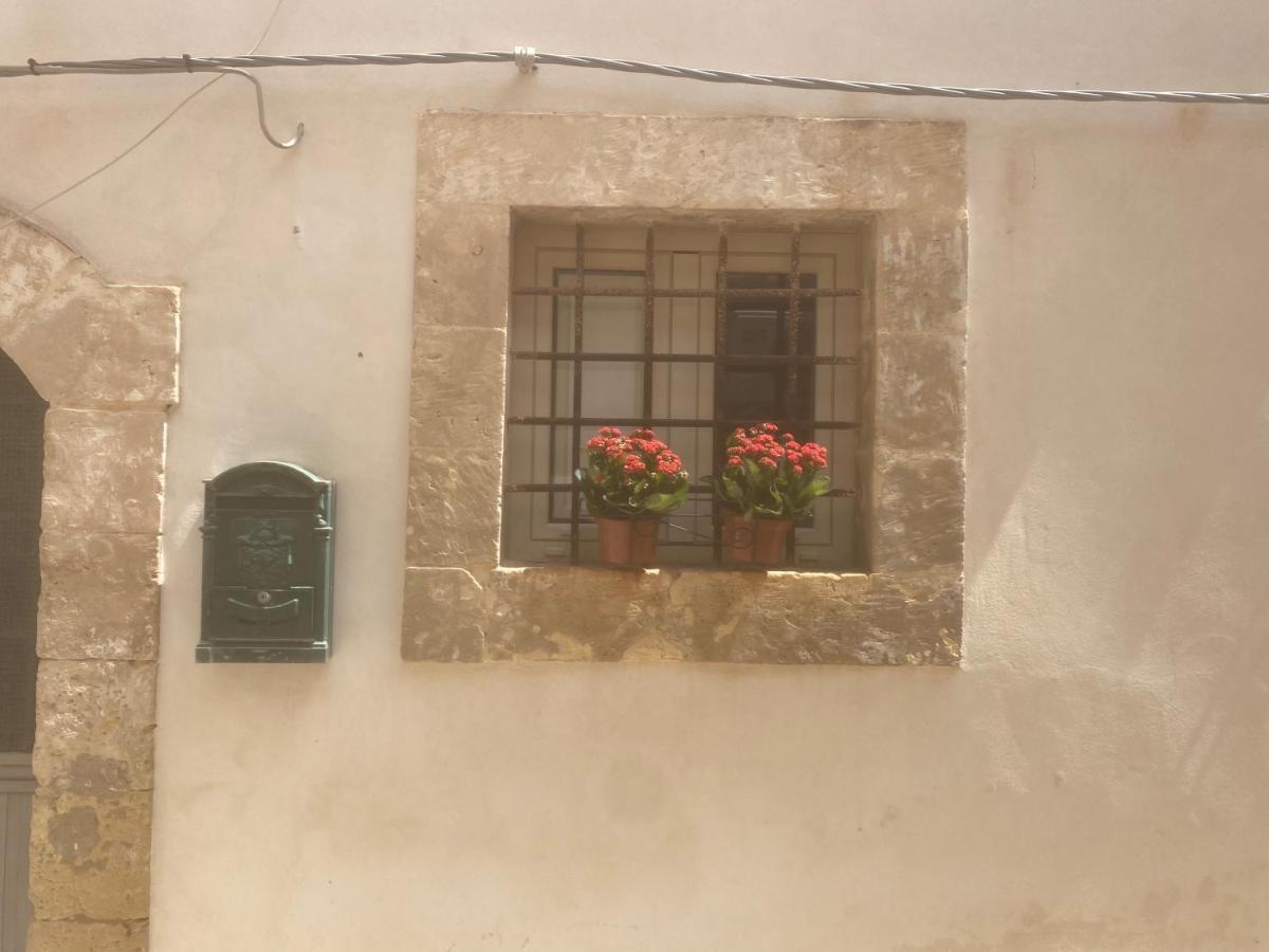 Apartamento La Naca Piede A Terra Noto Exterior foto